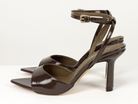 Босоножки с ремешками из натуральной кожи наплак цвета «горький шоколад» от Gino Figini