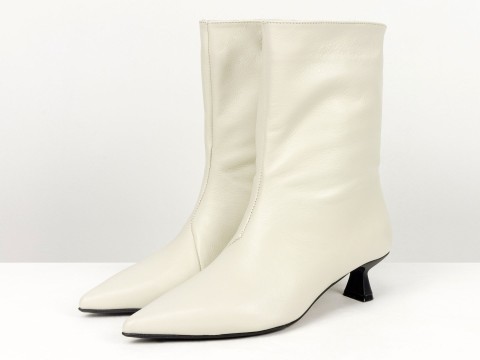Жіночі молочні шкіряні черевики на маленьких підборах “Kitten Heel” Gino Figini, фото 2