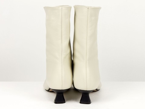 Жіночі молочні шкіряні черевики на маленьких підборах “Kitten Heel” Gino Figini, фото 11