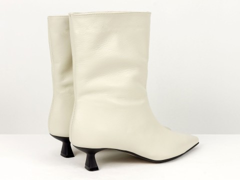 Жіночі молочні шкіряні черевики на маленьких підборах “Kitten Heel” Gino Figini, фото 9