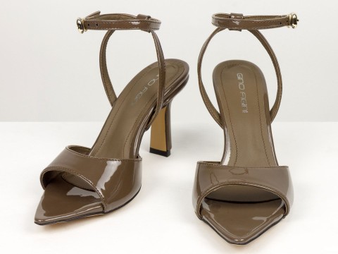 Босоніжки з ремінцями з натуральної шкіри наплак у кольорі "молочний шоколад" Gino Figini, фото 2