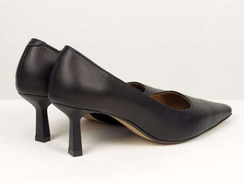 Елегантні жіночі туфлі човникки з натуральної шкіри на зручному каблуці Gino Figini, фото 9