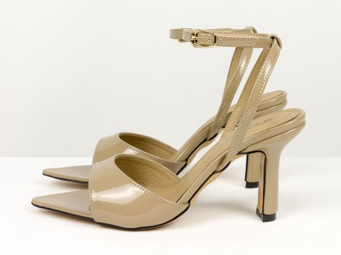 Босоніжки з ремінцями з лакованої шкіри кольору капучино Gino Figini