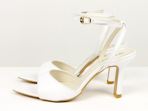 Босоніжки з ремінцями з натуральної шкіри білого кольору Gino Figini