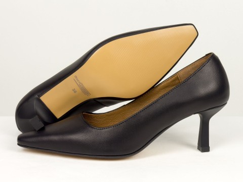 Елегантні жіночі туфлі човникки з натуральної шкіри на зручному каблуці Gino Figini, фото 4