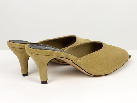 Мюлі жіночі замшеві бежевого кольору на низьких підборах Gino Figini, фото 9