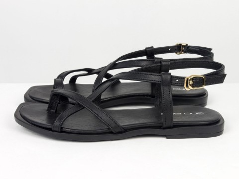 Чорні мінімалістичні сандалі на низькому ходу з перемичкою для пальця Gino Figini