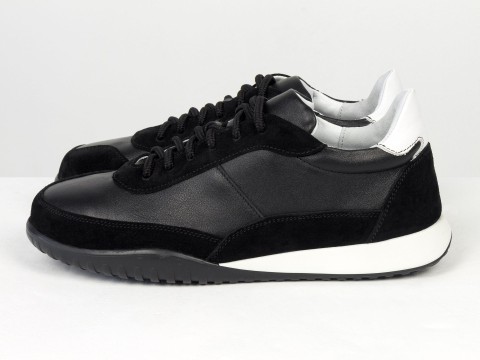 Жіночі кросівки з натуральної шкіри та замші у чорному кольорі з контрастною підошвою Gino Figini