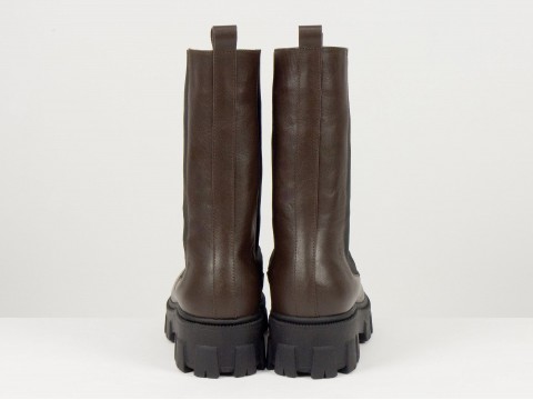 Женские коричневые кожаные ботинки челси на тракторной подошве Gino Figini