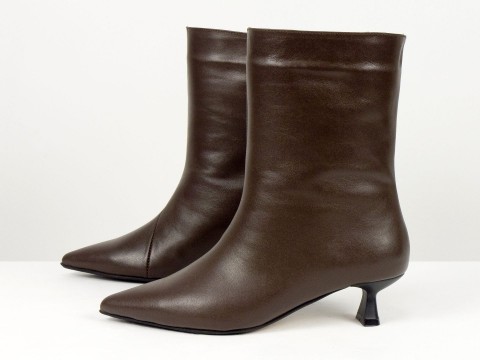 Жіночі коричневі шкіряні черевики на маленьких підборах “Kitten Heel” Gino Figini