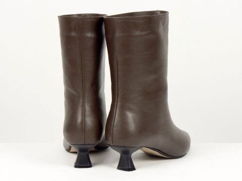 Жіночі коричневі шкіряні черевики на маленьких підборах “Kitten Heel” Gino Figini