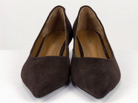 Коричневые туфли лодочки из натуральной замши на  обтяжных каблуках чарочка Gino Figini