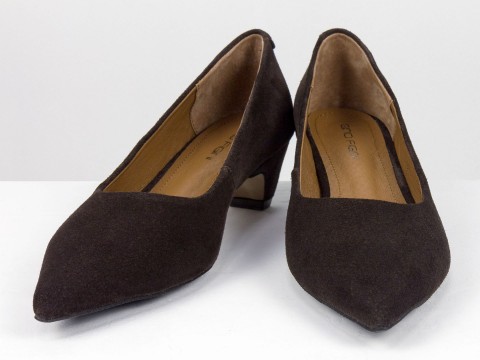 Коричневые туфли лодочки из натуральной замши на  обтяжных каблуках чарочка Gino Figini