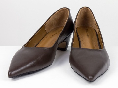 Коричневые туфли лодочки из натуральной кожи на  обтяжных каблуках чарочка Gino Figini