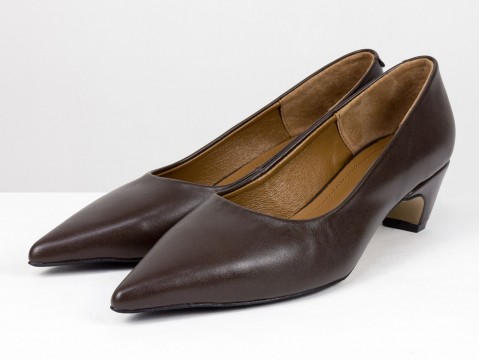 Коричневые туфли лодочки из натуральной кожи на  обтяжных каблуках чарочка Gino Figini