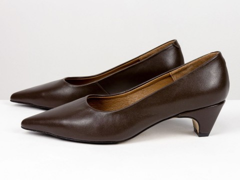 Коричневые туфли лодочки из натуральной кожи на  обтяжных каблуках чарочка Gino Figini