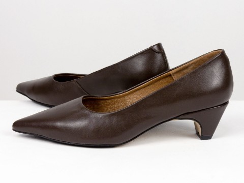 Коричневые туфли лодочки из натуральной кожи на  обтяжных каблуках чарочка Gino Figini