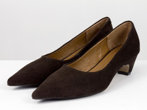 Коричневые туфли лодочки из натуральной замши на  обтяжных каблуках чарочка Gino Figini