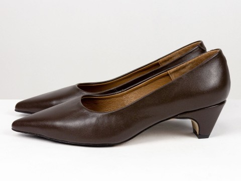 Коричневые туфли лодочки из натуральной кожи на  обтяжных каблуках чарочка Gino Figini