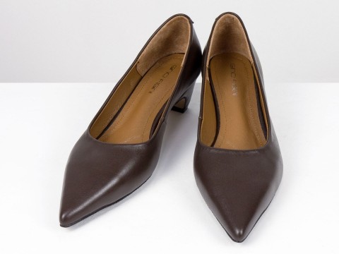 Коричневые туфли лодочки из натуральной кожи на  обтяжных каблуках чарочка Gino Figini