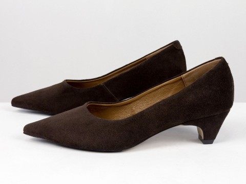 Коричневые туфли лодочки из натуральной замши на  обтяжных каблуках чарочка Gino Figini