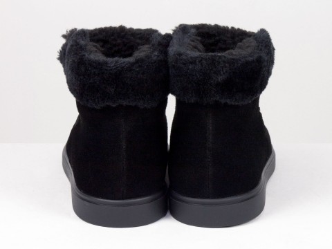 Жіночі замшеві черевики з чорним хутром Gino Figini