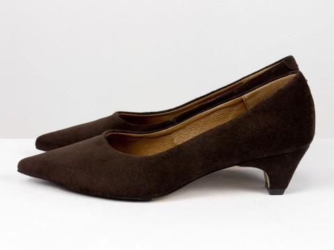 Коричневые туфли лодочки из натуральной замши на  обтяжных каблуках чарочка Gino Figini