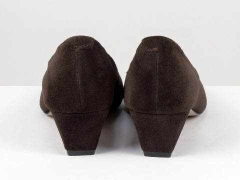 Коричневые туфли лодочки из натуральной замши на  обтяжных каблуках чарочка Gino Figini
