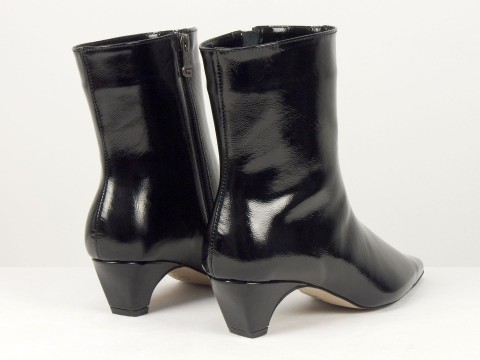 Жіночі лаковані чорні черевики на невисоких підборах чарочці Gino Figini