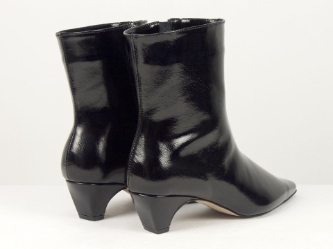Жіночі лаковані чорні черевики на невисоких підборах чарочці Gino Figini