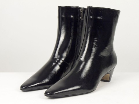 Жіночі лаковані чорні черевики на невисоких підборах чарочці Gino Figini
