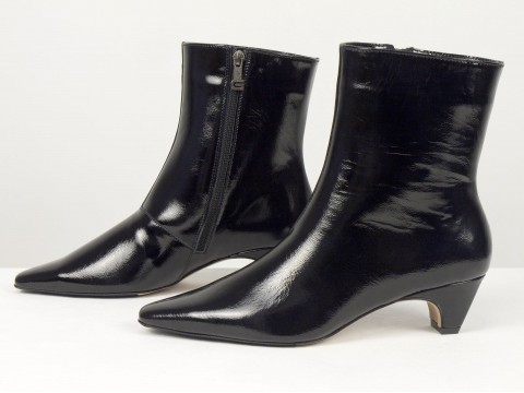 Жіночі лаковані чорні черевики на невисоких підборах чарочці Gino Figini