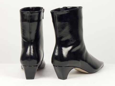 Жіночі лаковані чорні черевики на невисоких підборах чарочці Gino Figini