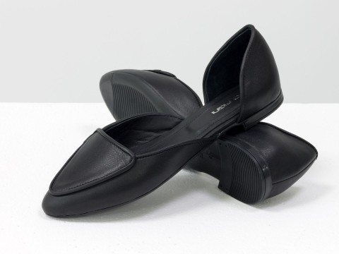 Черные туфли лодочки на низком ходу из натуральной кожи
