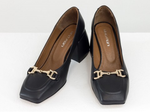 Дизайнерські туфлі на невисокому обтяжному підборі з натуральної італійської шкіри чорного кольору, Т-2153-01