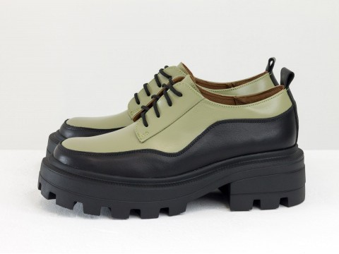 Жіночі чорно-оливкові туфлі, які поєднують у собі стиль дербі та лоферів на потовщеній тракторній підошві з натуральної шкіри, Т-2154-01