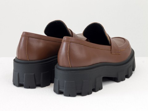 Жіночі туфлі на тракторній підошві з натуральної рудо-коричневої шкіри, Т-2052-08