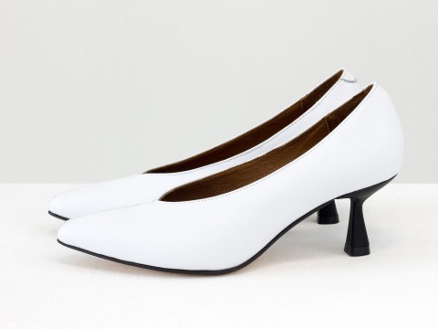 Дизайнерські туфлі-рукавички на невисокому підборі "рюмочка" з натуральної італійської шкіри білого кольору, Т-2050/1-02