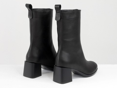 Жіночі черевики з натуральної чорної шкіри на середньому підборі, Б-2160-01