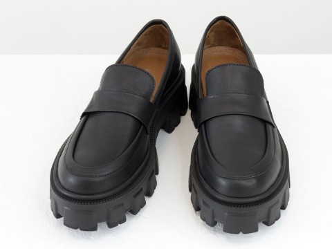 Женские  туфли на тракторной подошве из натуральной черной  кожи, Т-2052-10