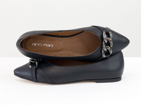 Літні туфлі з італійської шкіри чорного кольору на низькому ходу з ланцюжком попереду, Т-2109-05