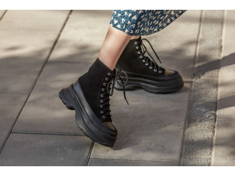 Жіночі спортивні черевики з натуральної шкіри чорного кольору зі вставками із замші на шнурівці, Б-2072-01