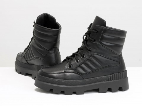 Завышенные черные ботинки  из натуральной  кожи со шнуровкой, Б-2165-03