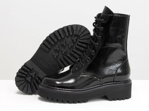 Жіночі черевики з натуральної лакової шкіри чорного кольору на шнурівці, Б-2069-05