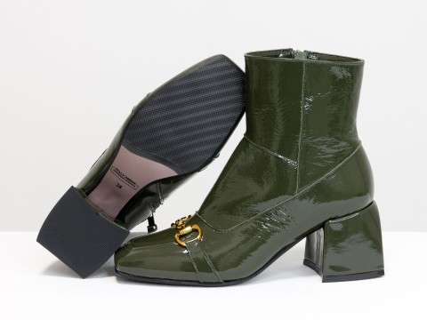 Женские  ботинки из натуральной лаковой болотной кожи на квадратном  каблуке с фурнитурой впереди, Б-2169-01