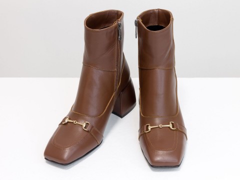 Жіночі черевики з натуральної коричнево-рудої шкіри на квадратному підборі з фурнітурою попереду, Б-2169-02
