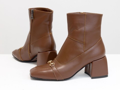 Жіночі черевики з натуральної коричнево-рудої шкіри на квадратному підборі з фурнітурою попереду, Б-2169-02