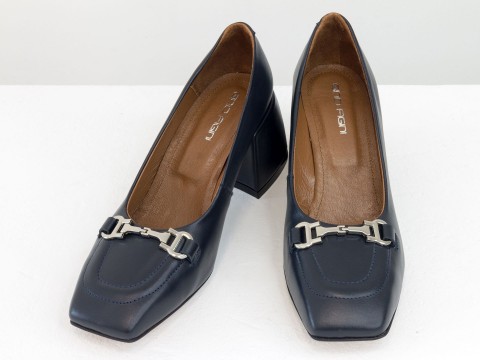 Дизайнерські туфлі на невисокій обтяжній підборі з натуральної італійської шкіри синього кольору, Т-2153-02