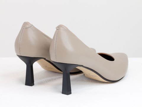 Дизайнерські туфлі-човники на підборах "рюмочка" з натуральної італійської шкіри бежевого кольору, Т-2116-03
