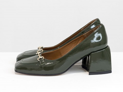Дизайнерские на невысоком обтяжном каблуке из натуральной итальянской кожи наплак зеленого цвета на черной подошве с золотой фурнитурой,Т-2153-05